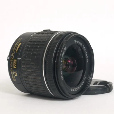 Lente de zoom Nikon DX Nikkor 18-55mm AF-P F3.5-5.6 G VR - Imagem 1 de 4