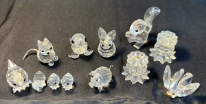 8 Vintage Swarovski Tiere: Schmetterling, Hase, Schwein, Eichhörnchen, Henne/Küken, Katze, +2 - Bild 1 von 24