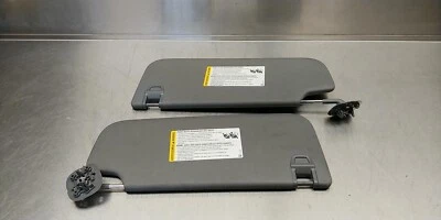 Chevrolet Silverado 1500 2020-2025 OEM parasoles grises Foto 1 de 4