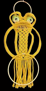 Vintage Retro Yellow Macrame Frog Wall Hanger Towel Soap Holder Ceramic Eyes - Picture 1 of 15