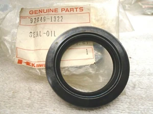 One new genuine OEM Kawasaki seal 92049-1322 - Picture 1 of 1