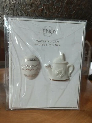 Juego de regadera y pasador de huevo de porcelana Lenox Foto 1 de 4