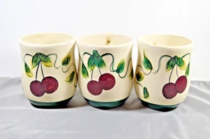 P. SILKOTCH 3 Becher Beeren auf Rankenmuster - Bild 1 von 5