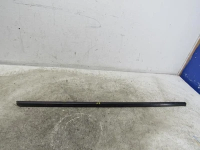 Genesis coupe right passenger door window glass trim belt molding weather strip Foto 1 de 4