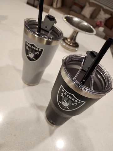 Las Vegas Raiders Tumbler 30 oz Vacuum Insulated Beverage Cup ( 1x Black) Cover