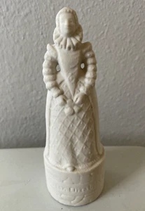 Vintage BENEAGLES Thistle & Rose Chess Piece Queen Elizabeth I Bottle Decanter - Picture 1 of 6