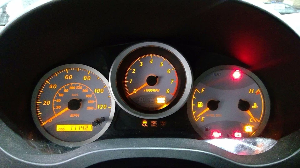 2004 - 2005 Toyota Rav-4 Speedometer Instrument Cluster 270K - Image 1 of 1