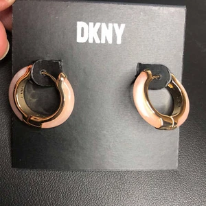 4098 DKNY Gold tone Pink resin hinged hoop earrings NWT $35 - Picture 1 of 2