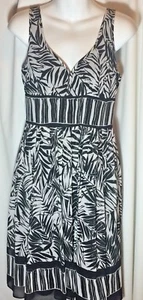 Evan Picone Kleid Gr. 4 schwarz / weiß A-Linie Blumen Spaghettiträger gefüttert - Bild 1 von 12