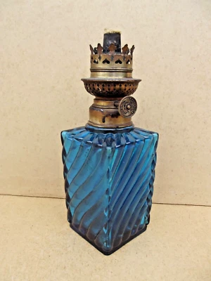 ancienne lampe a pétrole Baccarat cristal couleur bleu sans tube en verre XIX - Photo 1/4