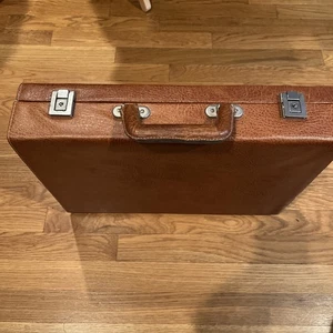 Leather Attache Case. Unbranded Brown Grain Leather W/key Lock. Padded Interior - Picture 1 of 13