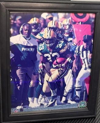 NFL Green Bay Packers WILLIAM HENDERSON #33 Autographed 8X10 Color Photo   - Image 1 of 3