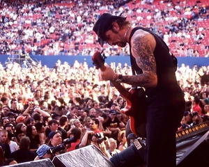 Sevendust - John Connolly - Official Tattoo the Earth 2000 Print - 8x10 Photo - Picture 1 of 4