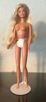 Barbie años 90 - cabello rubio, rodillas flexibles Foto 1 de 3