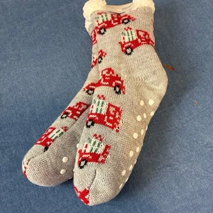 NWT Maurices Slipper Socks One Size Red Truck Christmas Sherpa Grippers - Picture 1 of 4