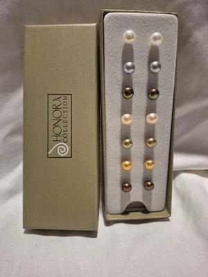 Juego de 7 pares de aretes de perlas de agua dulce Honora multicolores con botones de ley Foto 1 de 4