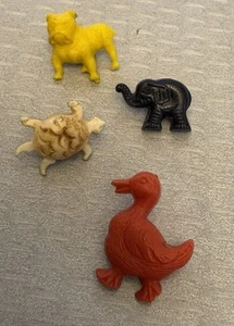 Vintage Celluloid Plastic Novelty Animal Button Lot 4 Bulldog Elephant Turtle - Picture 1 of 3