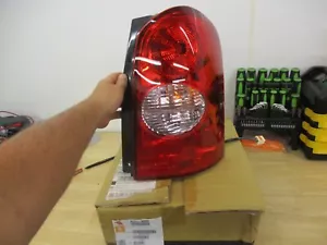 NEW Halogen Tail Light For 2002-2003 Mazda MPV Right Clear & Red Lens w/ Bulb(s) - Picture 1 of 4