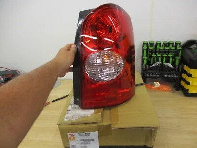 NUEVA luz trasera halógena para Mazda MPV 2002-2003 lente derecha transparente y roja con bombilla(s) Foto 1 de 4