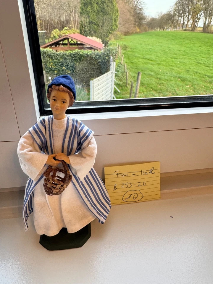 Lang  Oberammergau Krippenfigur B 20 Frau m Korb  bewegliche Glieder -bekleidet - Bild 1 von 1