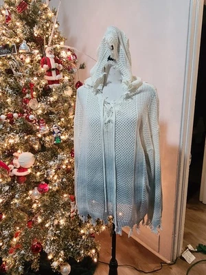 Suéter con Capucha POL Blanco y Azul Tejido Abierto Cordones Escote Frontal Talla L Borde Deshilachado Foto 1 de 4