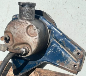 1959 1960 CADILLAC 390 POWER STEERING PUMP RESERVOIR W/ BRACKET 1961 1962 b - Picture 1 of 12