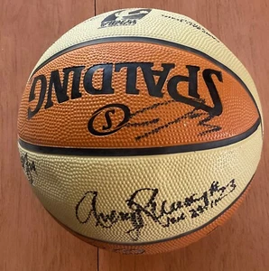 Phoenix Mercury Team Signed WNBA Basketball Diana Taurasi ETC circa 2015? LM - Picture 1 of 6