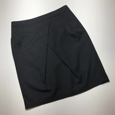 Falda delantera plisada ceñida al cuerpo lápiz negra a rayas talla pequeña de Zara Basics para mujer Foto 1 de 4