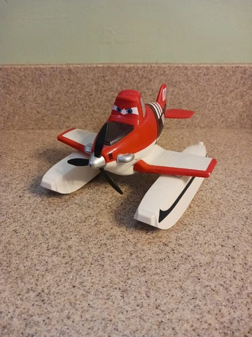 Disney Planes Fire and Rescue Scoop & Spray Firefighter Dusty Water Toy Cover