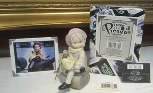 ENESCO KIM ANDERSON Pretty As A Picture Take Time Out For The Holidays FIGURINE - Picture 1 of 12