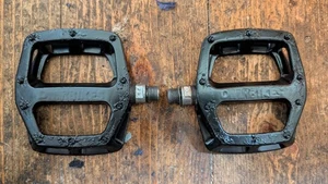 DMR V12 Pedals - Flat platform MTB Mountain Bike AM Trail Enduro BMX - Smooth - Picture 1 of 5