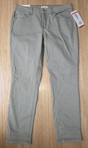 NWT Jessica Simpson Relaxed Skinny Roll Crop Jeans Size 8/29 Meadow Green Wash - Picture 1 of 3