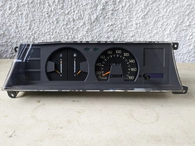 Toyota Corolla KE70 LHD Instruments / Speedometer Clock / Cluster (39.123 kms) - Imagem 1 de 4