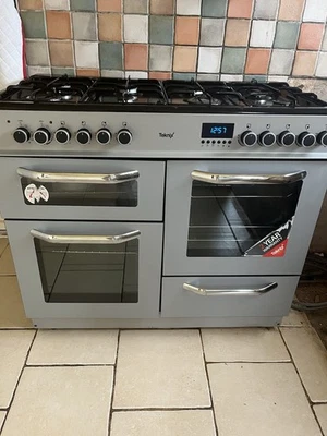 Eight Ring Gas Hob Double Electric Oven  Immaculate Professionally Cleaned £150 - Image 1 of 3