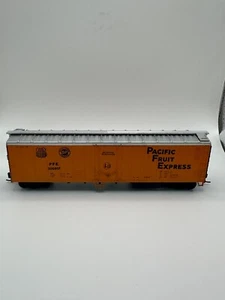 HO Athearn Blue Box 1627 50' Mechanical Reefer Pacific Fruit Express PFE 300207 - Picture 1 of 5