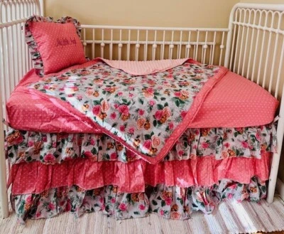 Juego de 4 piezas de ropa de cama para cuna floral hecha a mano para niñas Foto 1 de 4