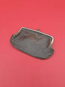 Monedero vintage de cuero marrón oscuro con adornos de metal, broche de beso - Imagen 1 de 4