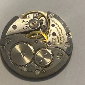Longines Watch Co. Movement 17 Jewel Parts/Repair Longines 428 Good Staff - Picture 1 of 7