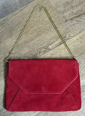 Bolso sin asas Ann Taylor sobre de gamuza roja cadena dorada Foto 1 de 4