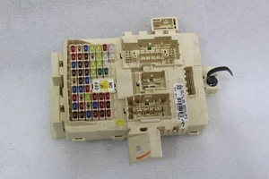 2016 2017 2018 HYUNDAI TUCSON DASH FUSE RELAY BOX 2.0L AWD 91950-D3750 - Picture 1 of 8