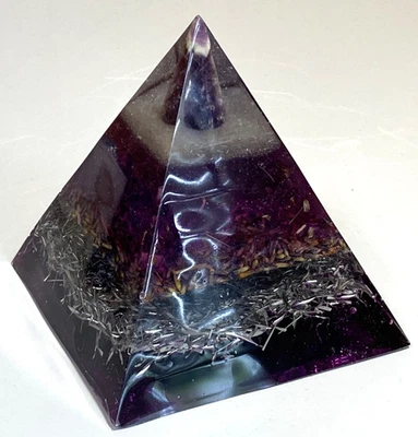 Amatista Selenita Orgonita Pirámide Púrpura 4 pulgadas (100 mm) 15,7 OZ Hecho en EE. UU. Foto 1 de 4