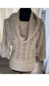 Vioblu Damen Gr. M Wasserfallausschnitt Loch Pullover hellbraun 3/4 weite Ärmel - Bild 1 von 3