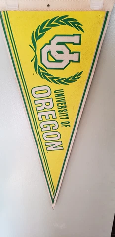 OREGON DUCKS YELLOW PAC 12 RETRO VINTAGE FELT PENNANT 2/11/23 Cover