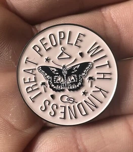 Harry Styles Pin - TPWK - Picture 1 of 2