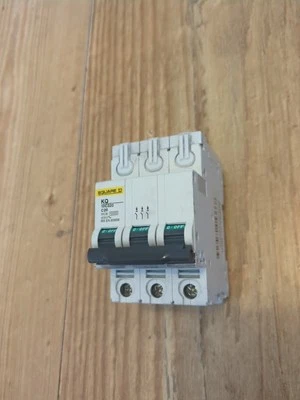 SQUARE D 20 AMP CURVE C 10 kA TRIPLE POLE MCB KQ 10C320 C20 20A SENT FAST  - Image 1 of 4