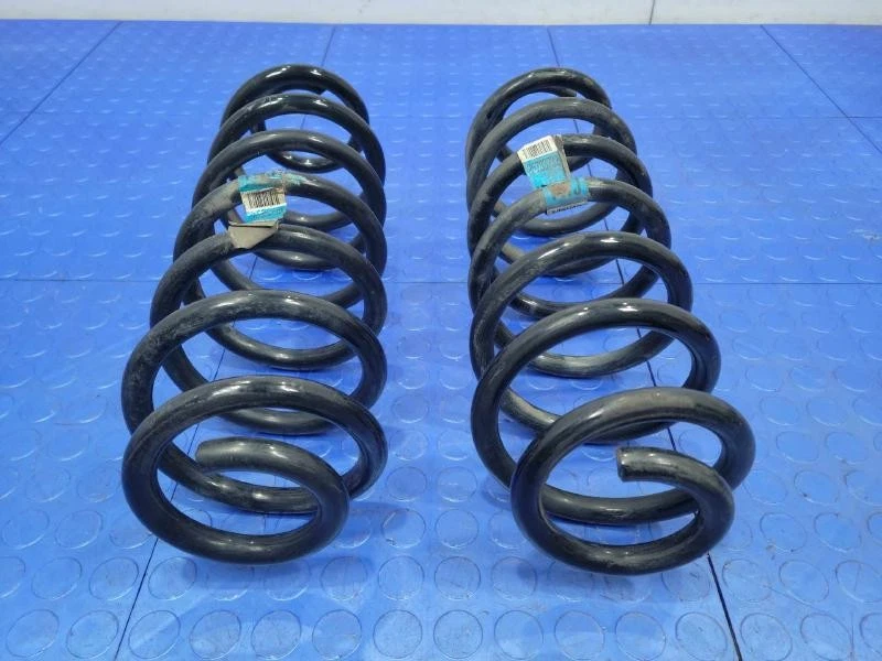 07-14 Cadillac Escalade Rear Suspension Coil Springs Set of Two OEM 25783732 - Image 1 of 4