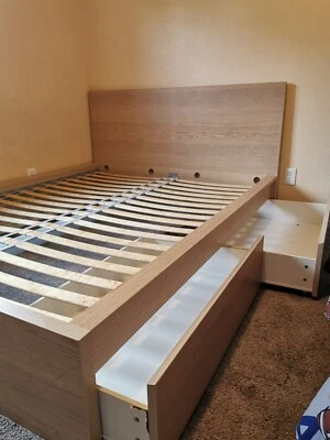 IKEA MALM Marco de cama alto/2 cajas de almacenamiento, mancha blanca. marcos de cama de madera tamaño queen Foto 1 de 4