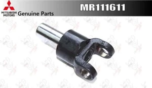 Mitsubishi Genuine YOKE PROPELLER SHAFT SLEEVE MR111611 OEM - Foto 1 di 9