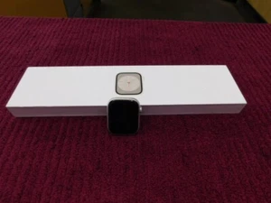 Apple Watch Series 8 GPS 45 mm Aluminum Case MNUQ3LL/A - Zdjęcie 1 z 14
