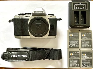 Olympus OM-D E-M10 Digital Camera + 4 Batteries + 32GB Card (new) + Strap - Picture 1 of 9